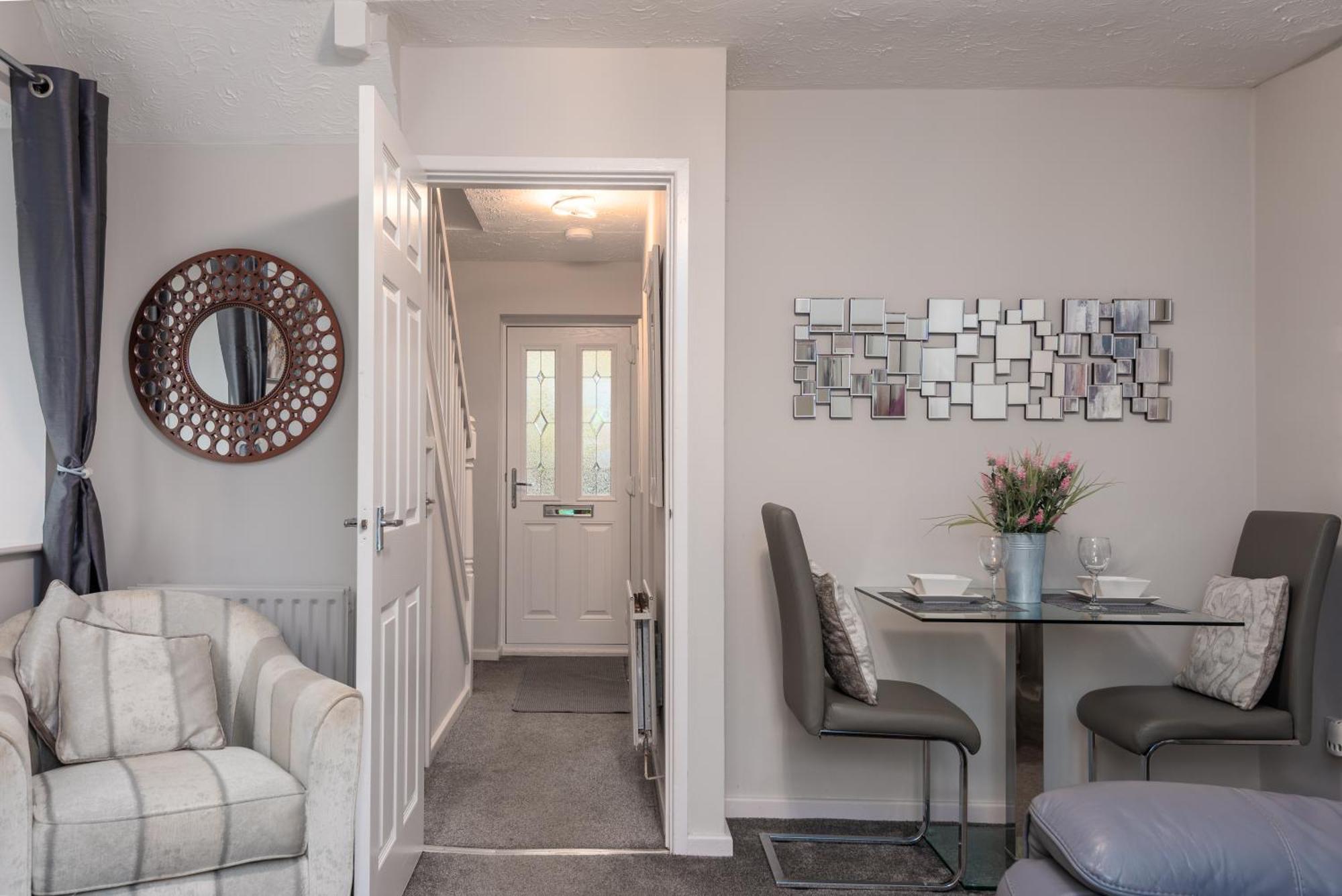 Worcester Fabulous Cherry Tree Mews Self Check In Dogs Welcome By Prior Arrangement , 2 Double Bedrooms ,Super Fast Wi-Fi, With Free Off Road Parking For 2 Vehicles Near Royal Hospital And Woodland Walks Eksteriør billede